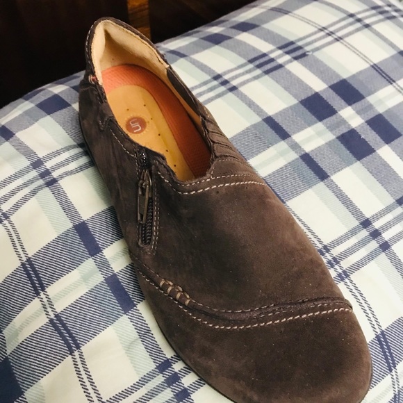 Shoes - Picture 2 of 2